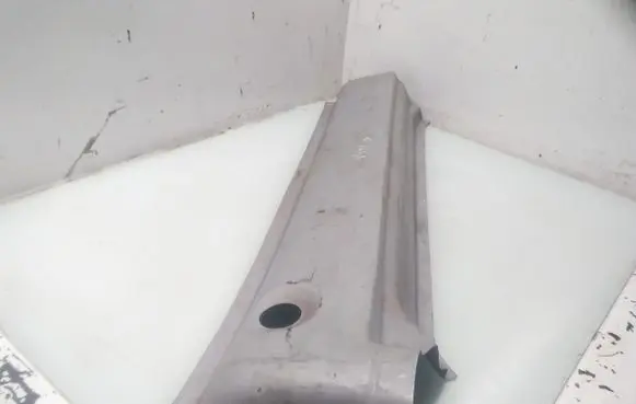 Front sill (body part)