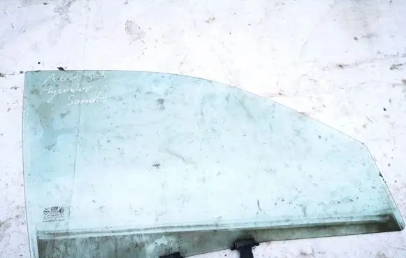 Hyundai Sonata Front door window glass four-door