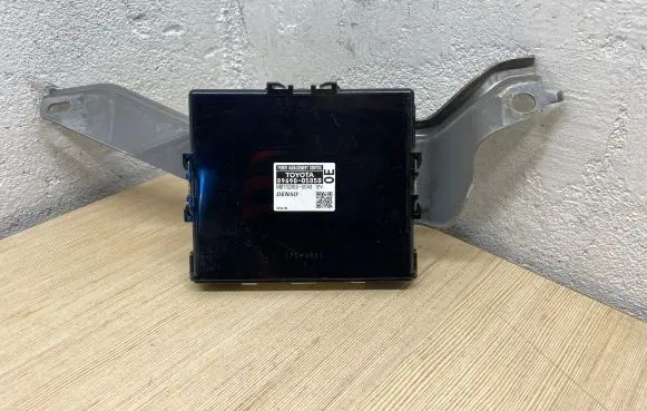 Toyota Avensis T270 Other control units/modules 8969005050 MB1028500043