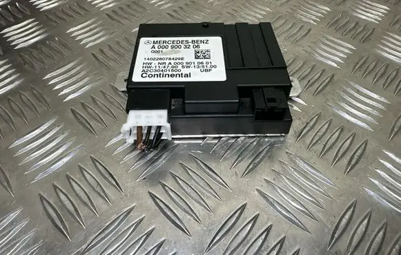 Mercedes-Benz C AMG W205 Fuel injection pump control unit/module A0009003206