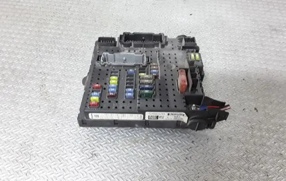 Volvo XC90 Fuse module 12217799