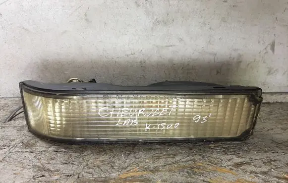 Chevrolet TRUCK C - K 1500 Front bumper turn signal 16506240