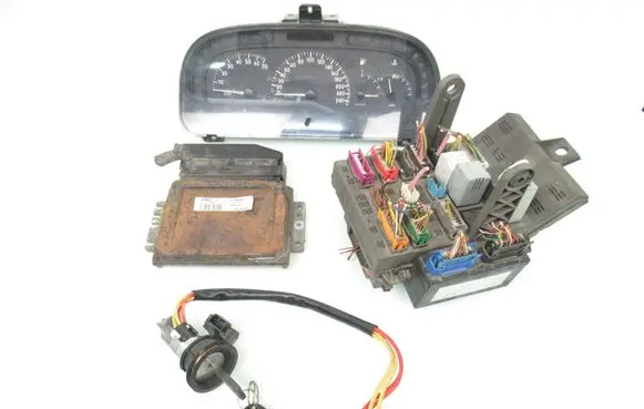 Renault Laguna I Engine control unit/module ECU 8200019659 S110030040 7700421261B