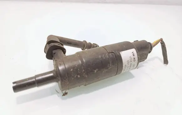 Volkswagen Touran I Headlight washer pump 3B7955681 00101612V