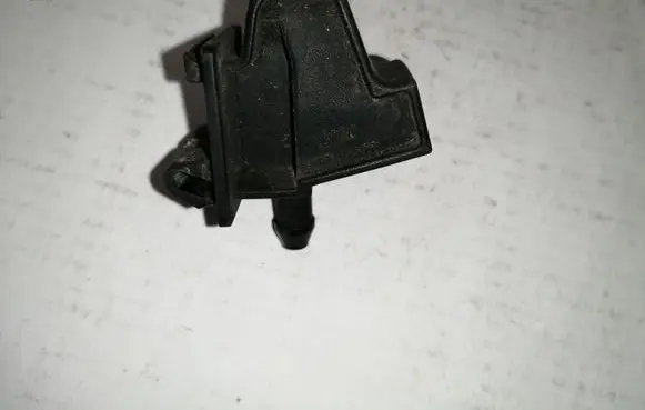 Windshield washer spray nozzle