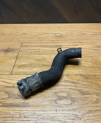 Coolant pipe/hose