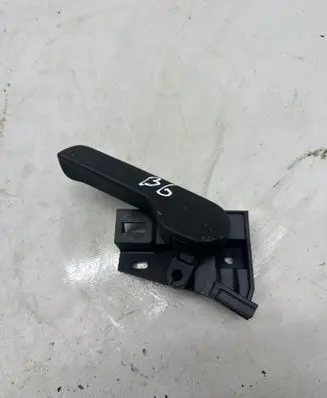 Volkswagen PASSAT B6 Engine bonnet (hood) release handle 1K1823633