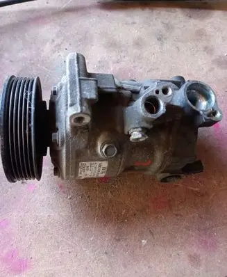 Volkswagen Golf VII Air conditioning (A/C) compressor (pump) 5Q0820803M