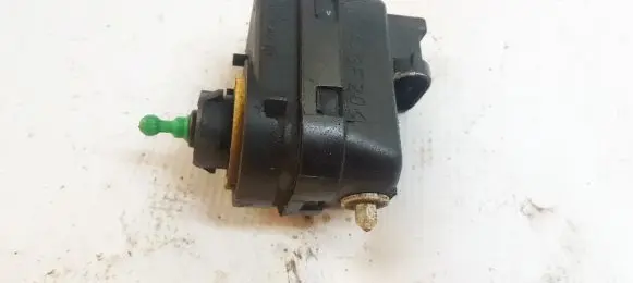 Headlight level adjustment motor