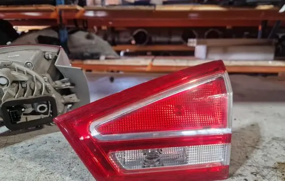 Ford B-MAX Tailgate rear/tail lights