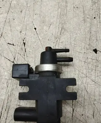 Audi A4 S4 B6 8E 8H Turbo solenoid valve 72290309