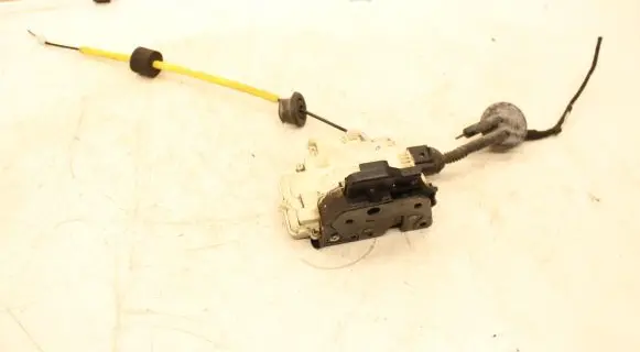 Audi A6 S6 C6 4F Rear door lock 4F0839016