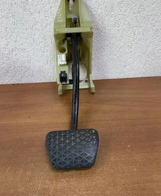 BMW 7 E65 E66 Brake pedal 35106752517 E2674
