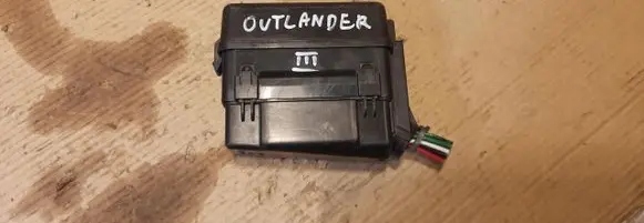 Mitsubishi Outlander Relay mounting block 