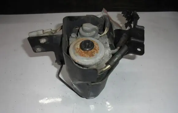 Subaru Impreza III Fuel filter housing 