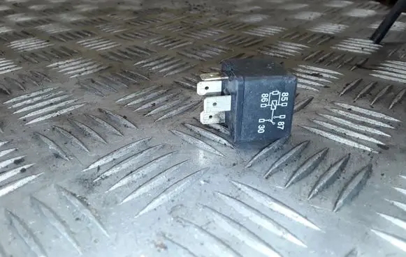 Audi A6 S6 C6 4F Other relay 8D0951253A