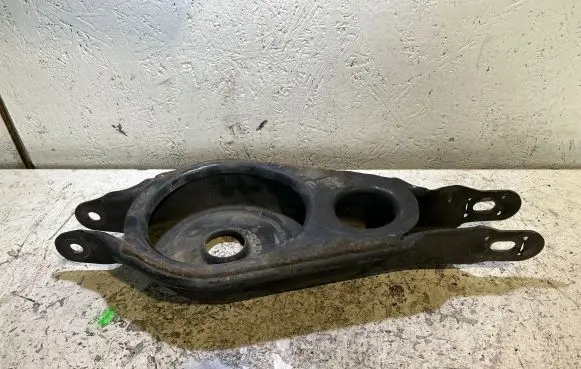 Chrysler Pacifica Rear upper control arm/wishbone 68218021AA 1126