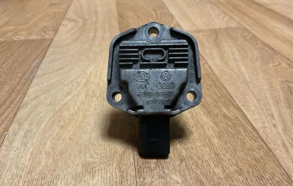 Volkswagen PASSAT B6 Oil level sensor 1J0907660C 6PR00807903