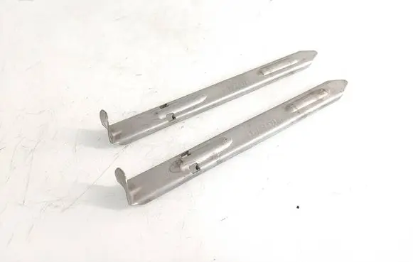 Headlight/headlamp mounting bracket