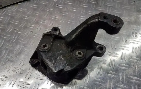 Volkswagen PASSAT B4 Engine mounting bracket 028145523