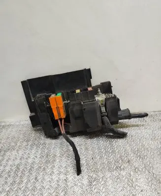 Renault Clio III Fuse module 8200267010 8200267011