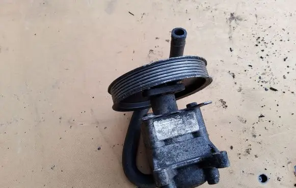 BMW 3 E46 Power steering pump 32421247891