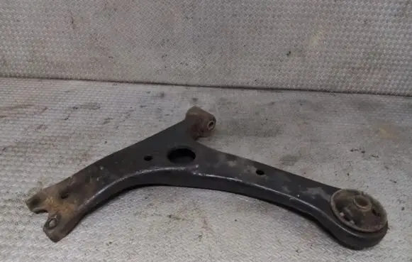 Toyota Avensis T250 Front lower control arm/wishbone