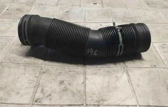 Skoda Fabia Mk1 (6Y) Air intake hose/pipe 6Q0129684B PX0446052