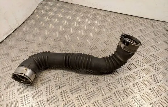 Mercedes-Benz B W246 W242 Intercooler hose/pipe A2465200101
