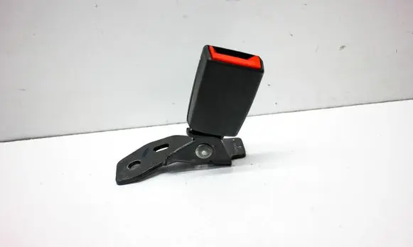 Middle seatbelt buckle (rear)
