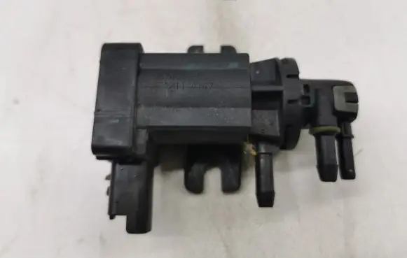 Citroen DS4 Valve vacuum 9674084680