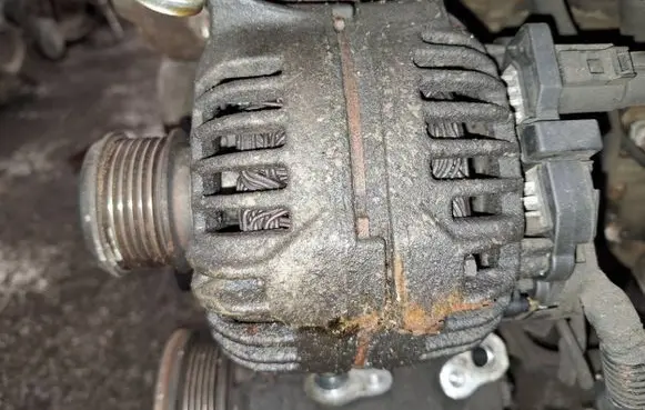 Mitsubishi Lancer X Generator/alternator 06f903023f