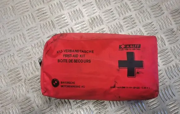 BMW 3 E90 E91 First aid kit 108091 8163269 201205