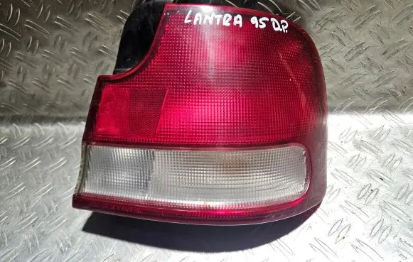 Hyundai Lantra II Rear/tail lights 92402285