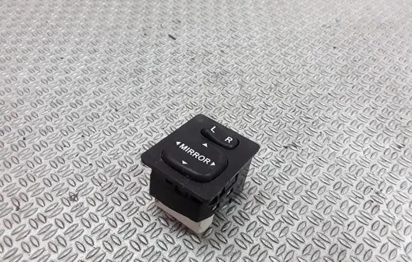 Toyota Avensis Verso Wing mirror switch