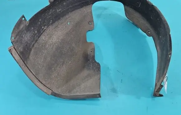 Front wheel arch liner splash guards