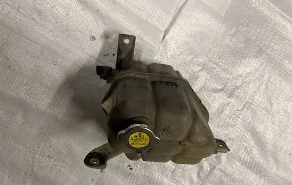 Nissan Pathfinder R51 Coolant expansion tank/reservoir 55567
