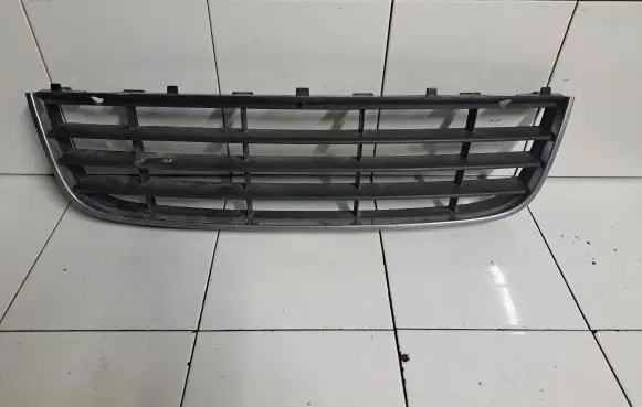 Volkswagen Jetta V Front bumper lower grill 1K0853101A