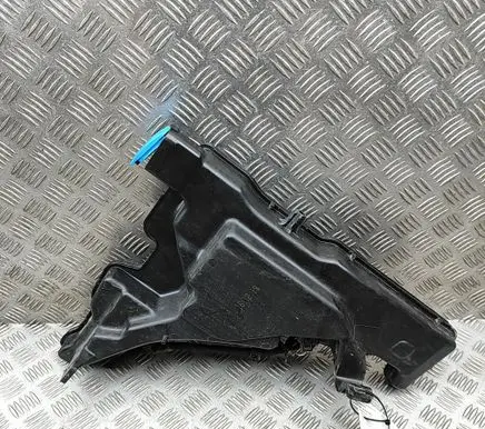 Audi A4 S4 B9 8W Windshield washer fluid reservoir/tank 8W0955451L 8K9955647