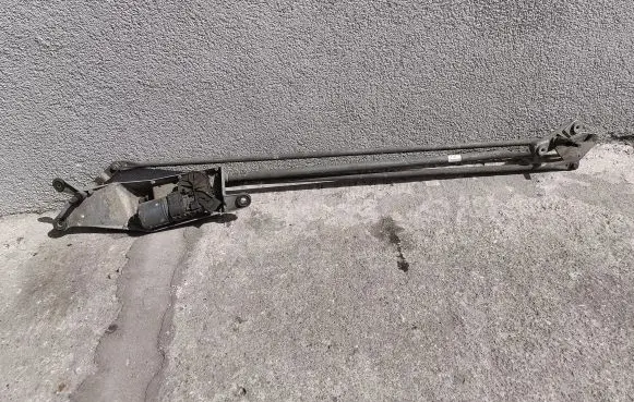 Renault Modus Front wiper linkage and motor 0390241777