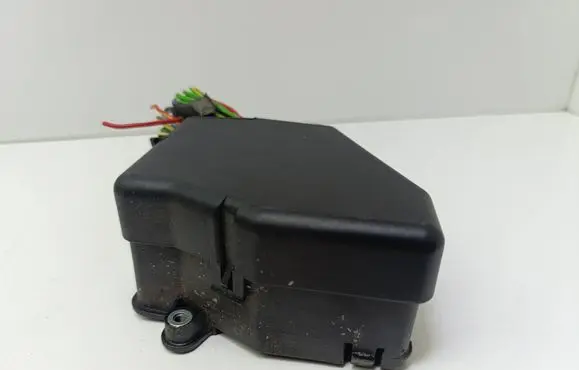 Volkswagen PASSAT B5.5 Fuse module 