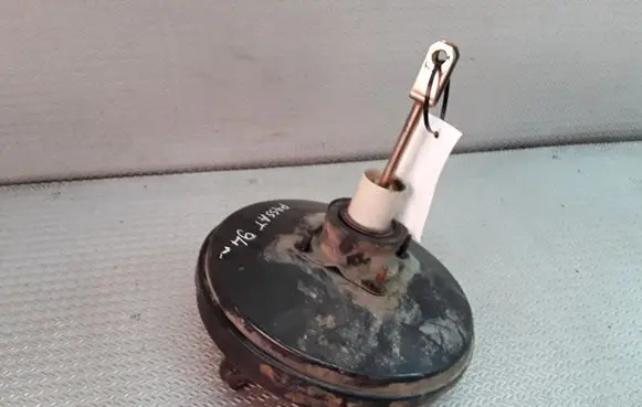 Volkswagen PASSAT B4 Brake booster 3A1614101