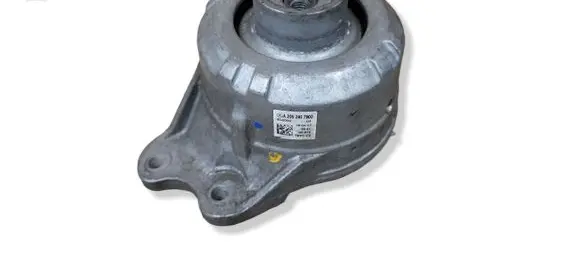 Mercedes-Benz C W205 Engine mount bracket A2052407900