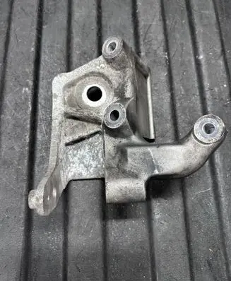 Volvo S90, V90 Engine mounting bracket 31430490