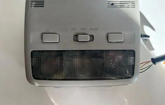Toyota Avensis T250 Front seat light 17675013
