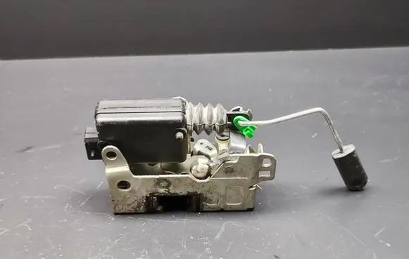 Iveco Daily 35.8 - 9 Loading door lock 500329770