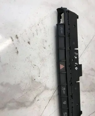 Audi A3 S3 8V Hazard light switch 8V0925301HG 10136815 E3032017