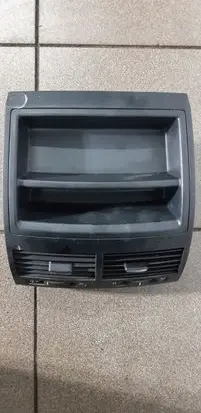 Volkswagen Touareg I Dash center air vent grill