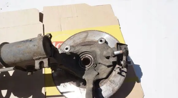 Opel Vivaro Front wheel hub SKO62415