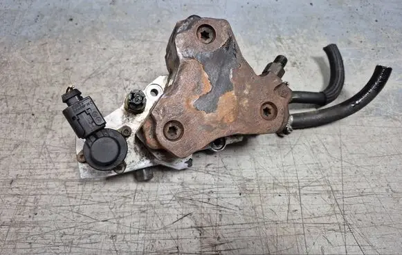 Mercedes-Benz E W211 Fuel injection high pressure pump 